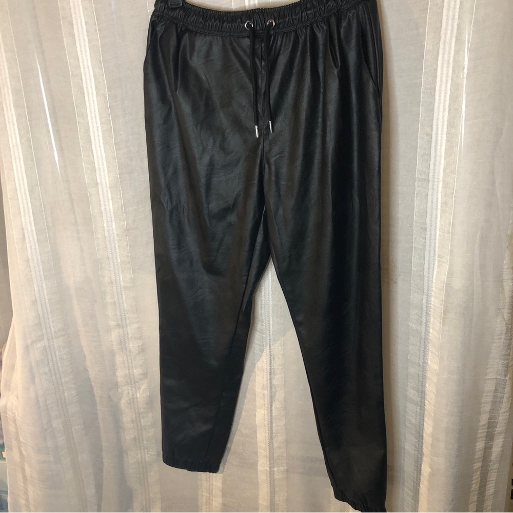 Faux leather 💐jogger style size L